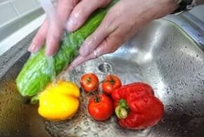 zöldségek mosása a parazitafertőzés megelőzése érdekében